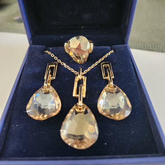 3/4 piece swarovski set (retired) - Picture 1 of 7